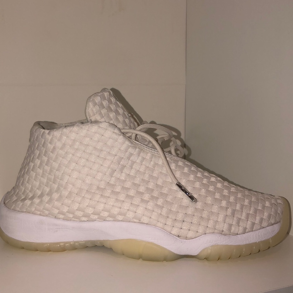 Basketball Shoes - Picture 4 of 5